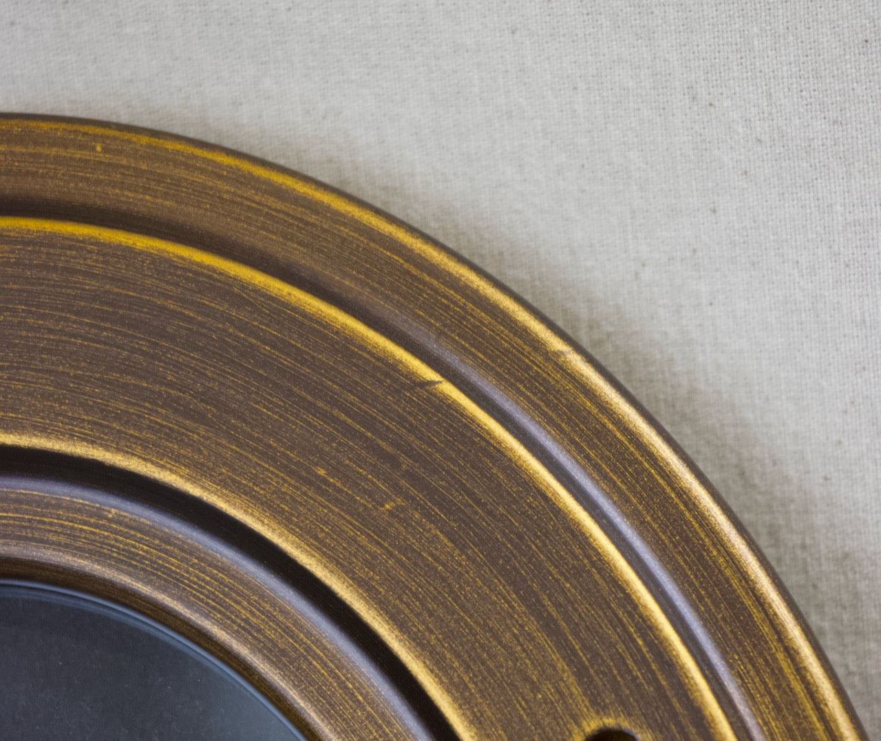 Imperfect Oval Horsehair Frame